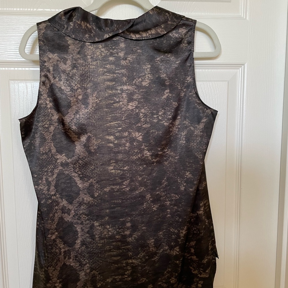 Tahari shell. Size Medium. - Picture 8 of 11